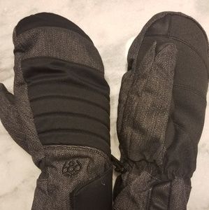 Snowboarding gloves